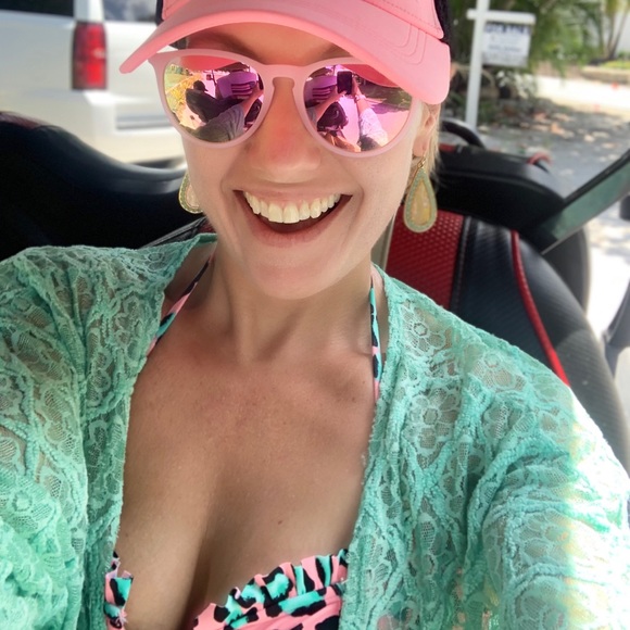 Let’s see your favorite summer posh finds!! - Picture 2 of 3